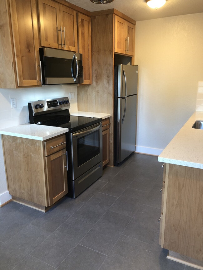 Photo - New 2bd Hardwoods, W/D, Quartz, Tiled, Bik... Apartment