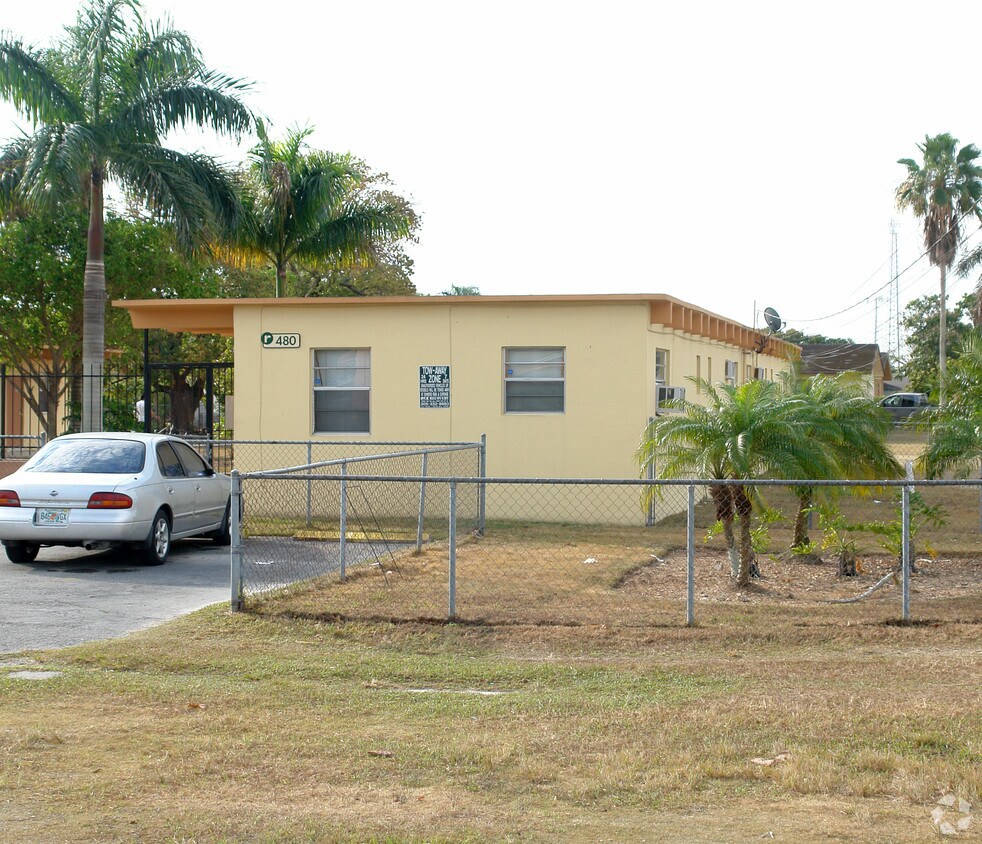 Building Photo - 460-480 NW 6th St