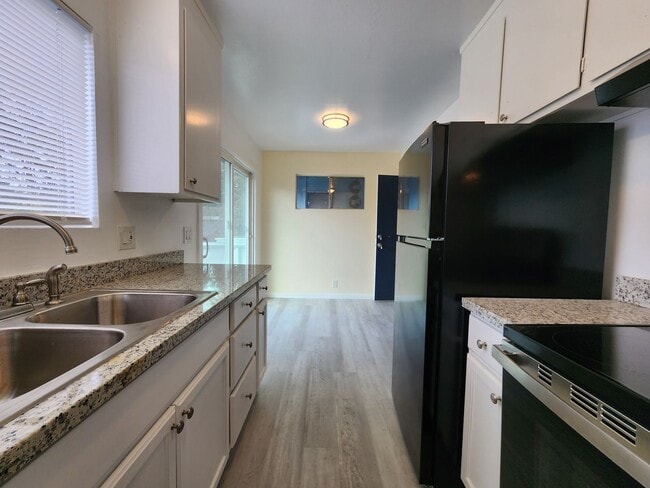 Foto del edificio - 1075 Delport Ave