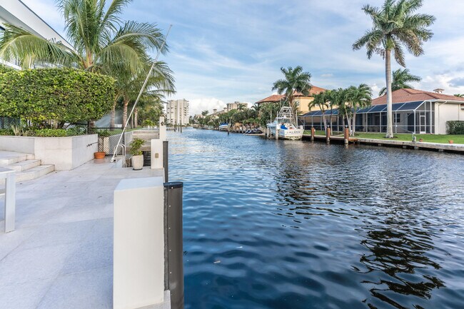 Building Photo - 954 Banyan Dr