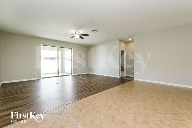 Building Photo - 8741 Hinsdale Heights Dr