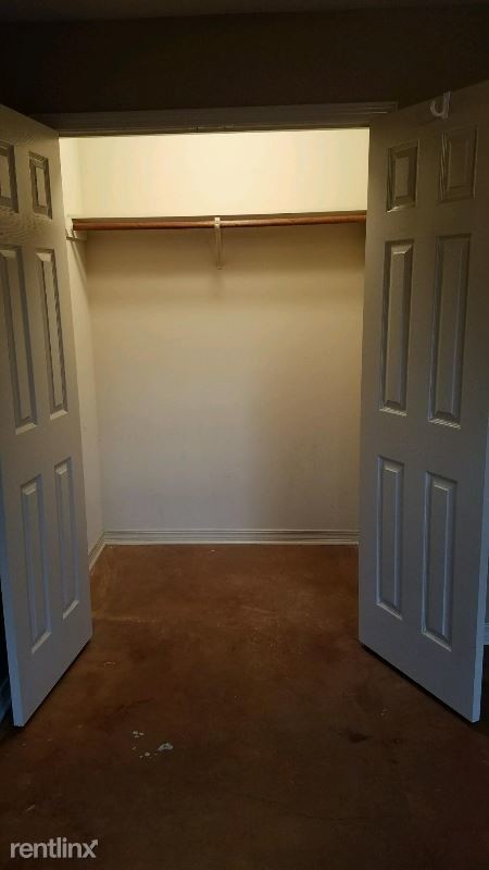 Building Photo - 2 br, 2 bath Apartment - 123 Lakeside Drive