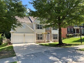Building Photo - 9901 Hazelview Dr