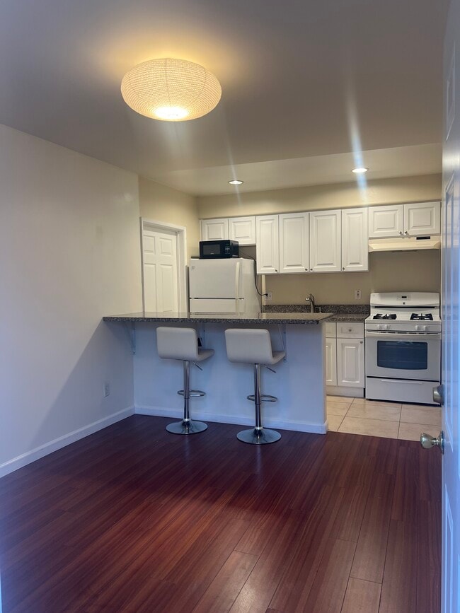 Building Photo - 1950 S Bentley Ave