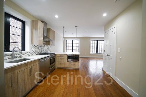 Primary Photo - 2414 24th Ave