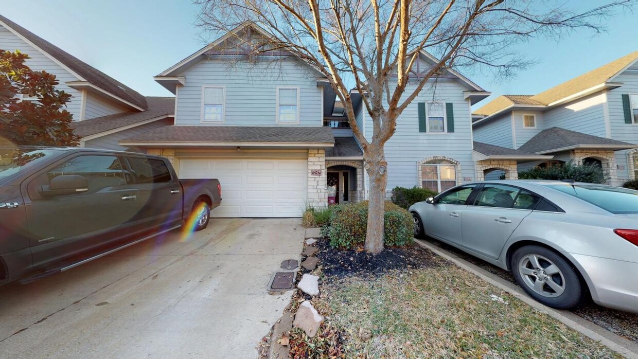 Foto principal - Adorable townhome near campus