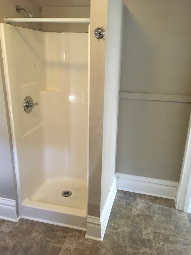 Building Photo - 344 Oney Ave