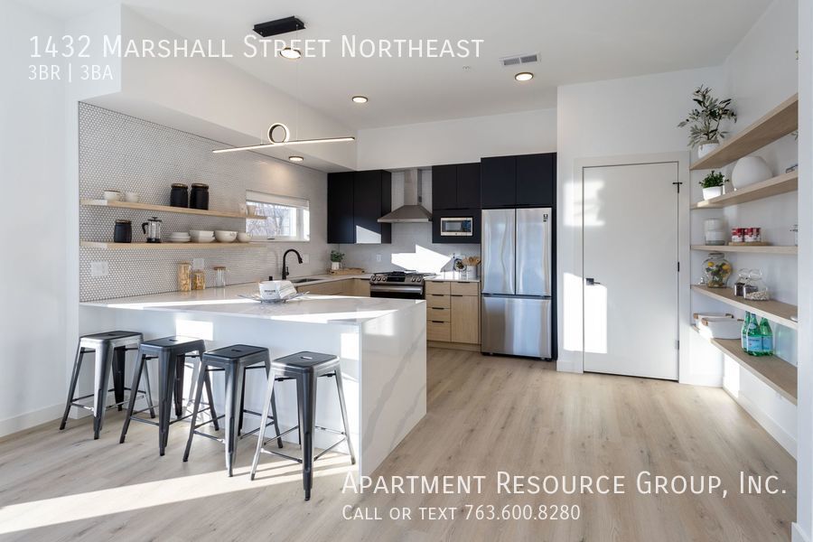 Primary Photo - 3 Bedroom Townhome + Office space for rent...