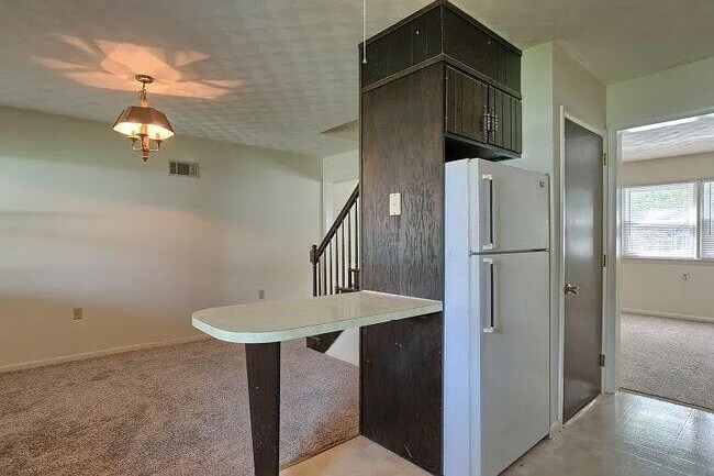 Building Photo - 451 W Main Ave