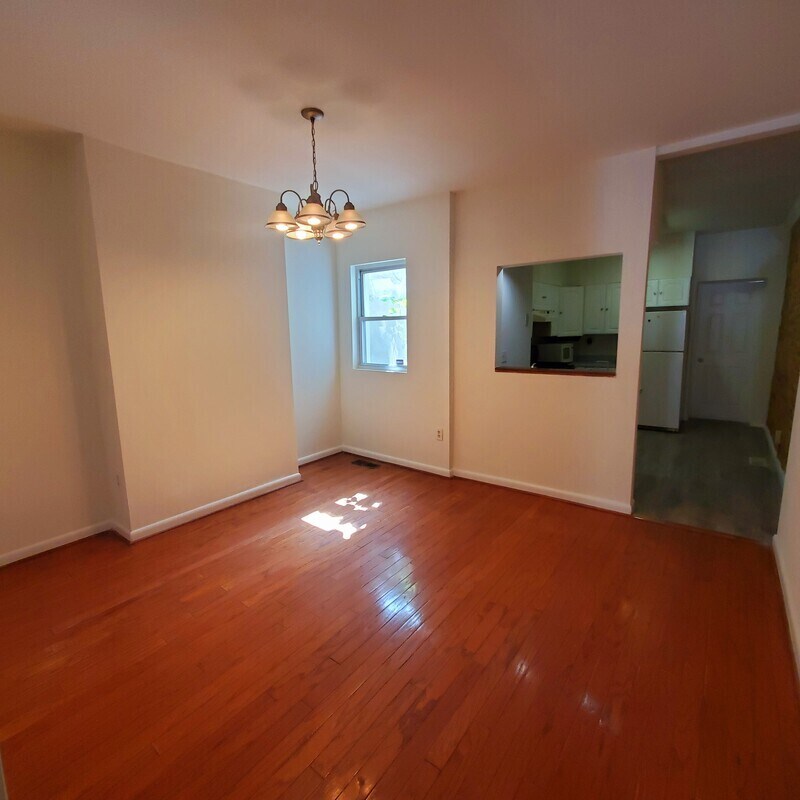 Primary Photo - 109 W Ostend St