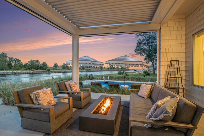 Foto del edificio - 6736 Saugatuck Bch Rd