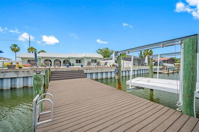 Building Photo - 3913 Doral Dr