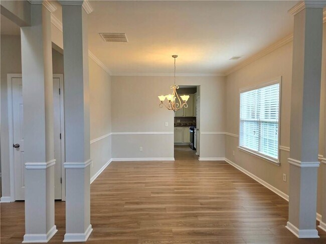 Foto del edificio - 621 Roxtree Ct NE