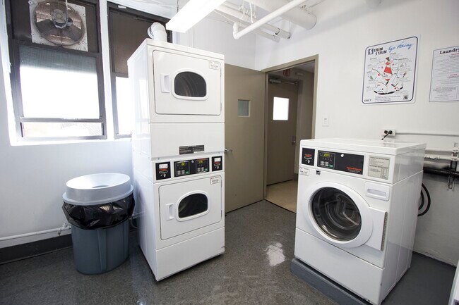 Foto del edificio - 2625 E 13th St