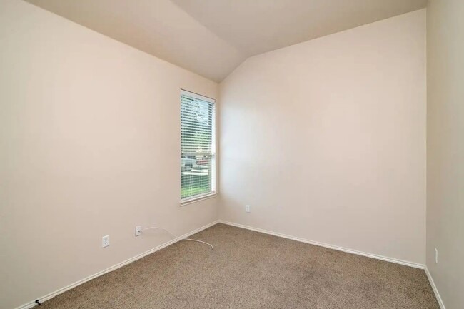 Building Photo - 393 Orbit Dr