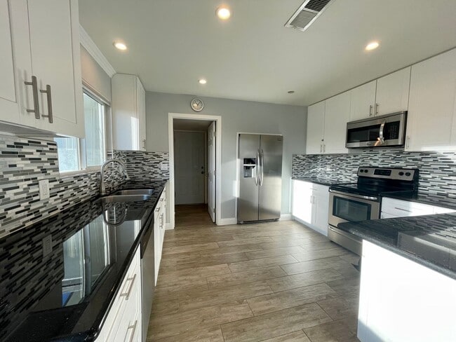 Building Photo - COMING SOON!! 2 Bedroom 2 Bathroom Home in...