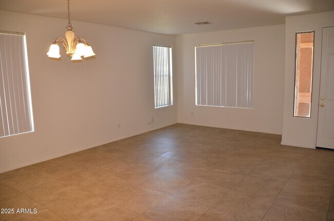 Foto del edificio - 16190 W Winchcomb Dr