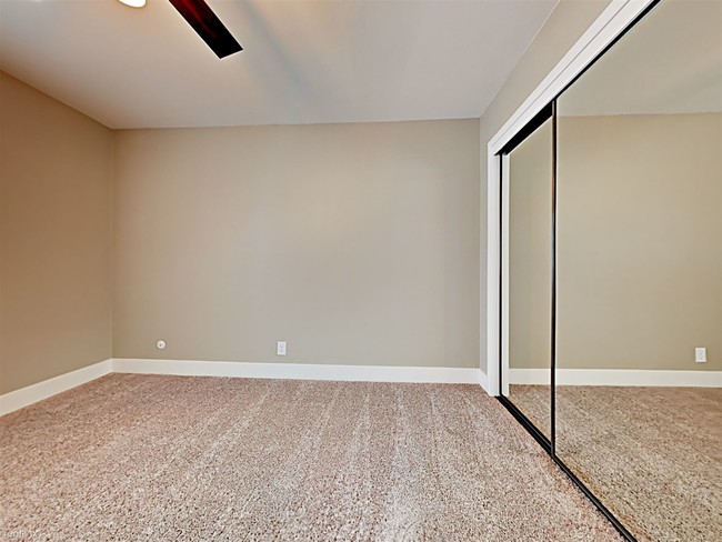 Building Photo - 2 br, 1 bath  - 1025 35th Ave Apt 7