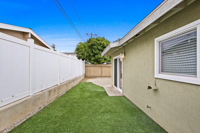 Private Backyard - 1565 Santa Ana Ave