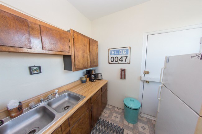 Foto del edificio - 484 Brainard St