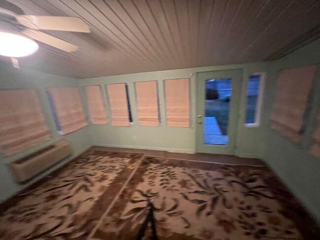 Building Photo - TWIN LAKES!! 3 BEDROOM 2 FULL BATHS!