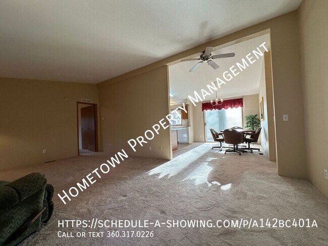 Foto del edificio - Partially Furnished 3 Bedroom 2 Bath in La...