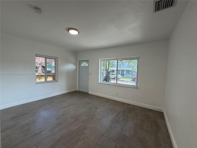 Foto del edificio - 7712 NE 1st Ct