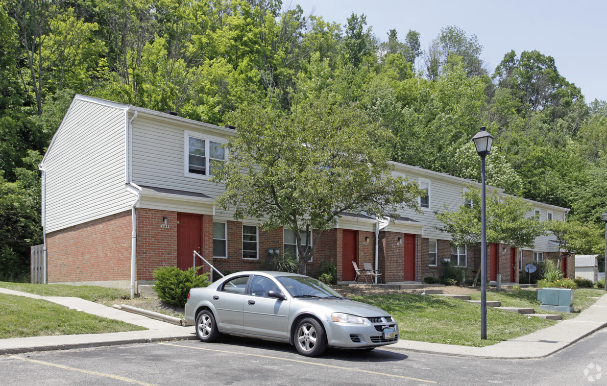 Building Photo - Hickory Woods