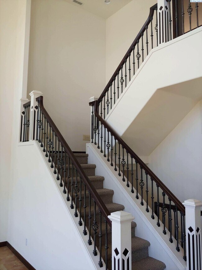 Building Photo - Luxury Home for Rent in Richland