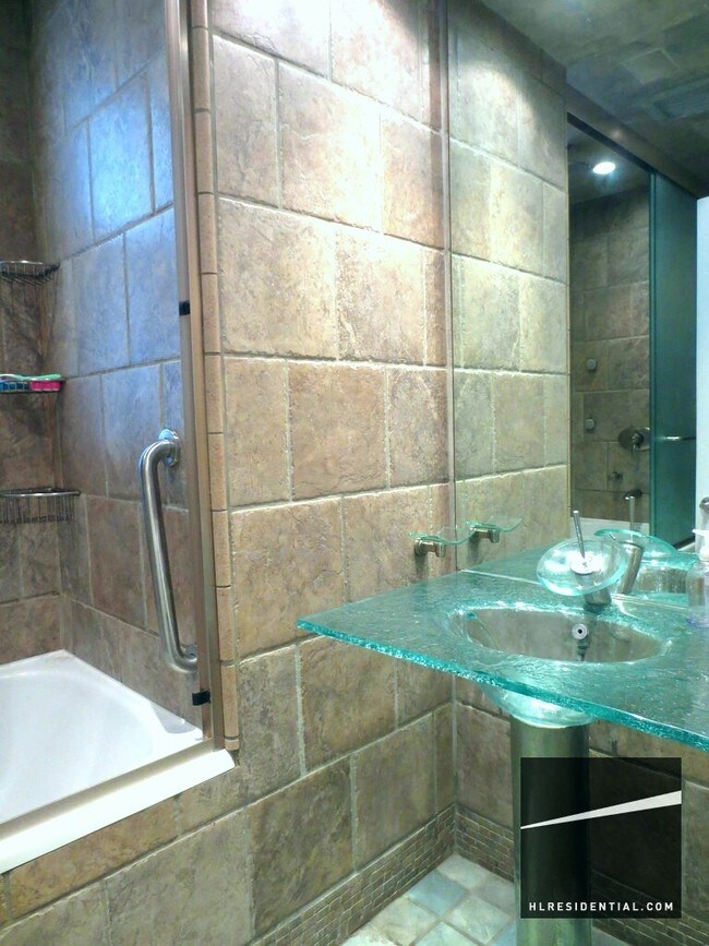 Foto del edificio - 5062 42nd St