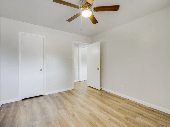 Foto del edificio - 411 E Polk St