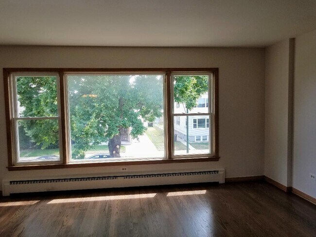 Foto del edificio - 5860 W Gunnison St