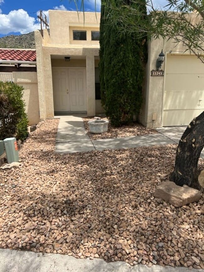 Building Photo - Beautiful 2 Bedroom 2 Bath 2 Car Garage To...