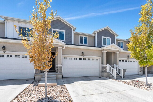 Foto del edificio - 219 W Silver Springs Dr