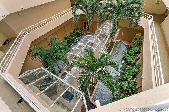 Foto del edificio - 176 Helios Dr