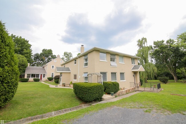 Building Photo - 3305 Municipal Dr