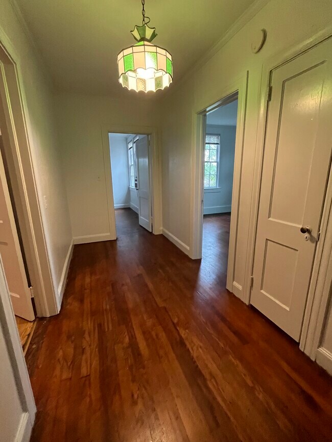 Foto del edificio - 305 N Jefferson St NE