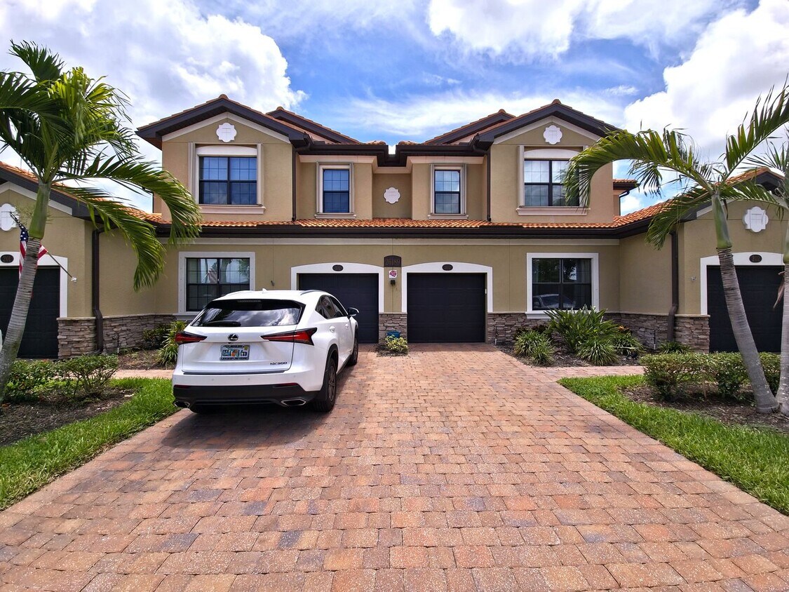 26189 Palace Ln, Bonita Springs, FL 34135 Condo for Rent in Bonita