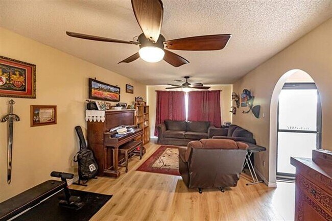 Foto del edificio - Beautiful 4 Bedroom/2 Bath Home