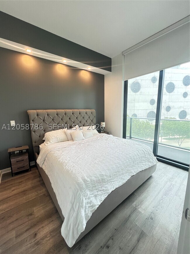 Foto del edificio - 501 NE 31st St