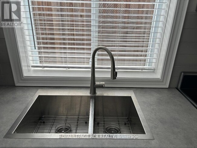 Building Photo - 35 Sandringham Cir