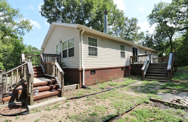 Building Photo - Large Home in the Country