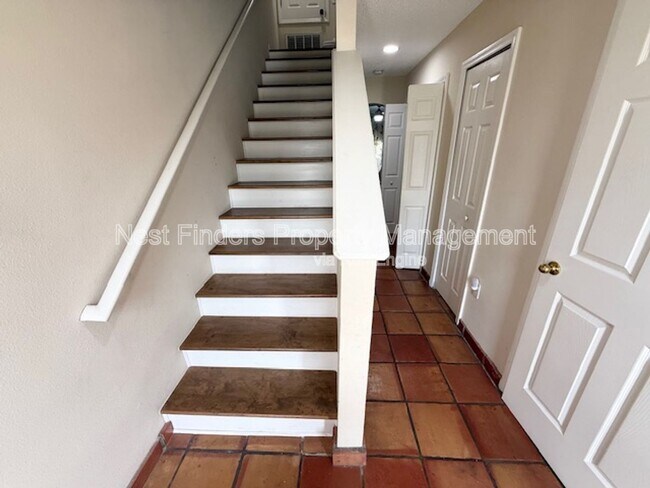 Building Photo - 47 Reeding Ridge Dr W