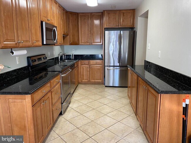 Building Photo - 10655 Myrtle Oak Ct