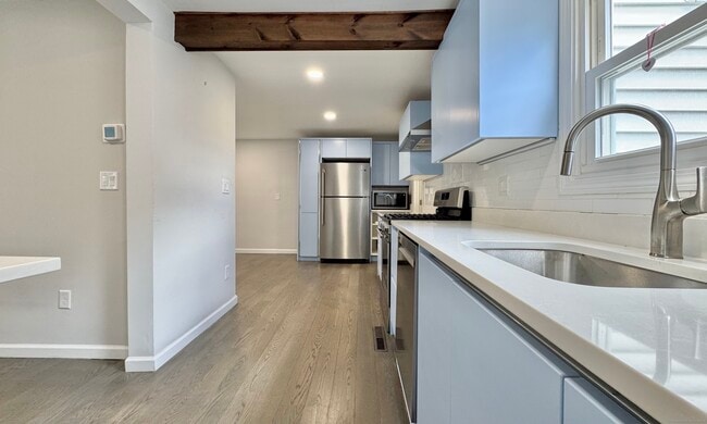Building Photo - 68 Hawley Ave
