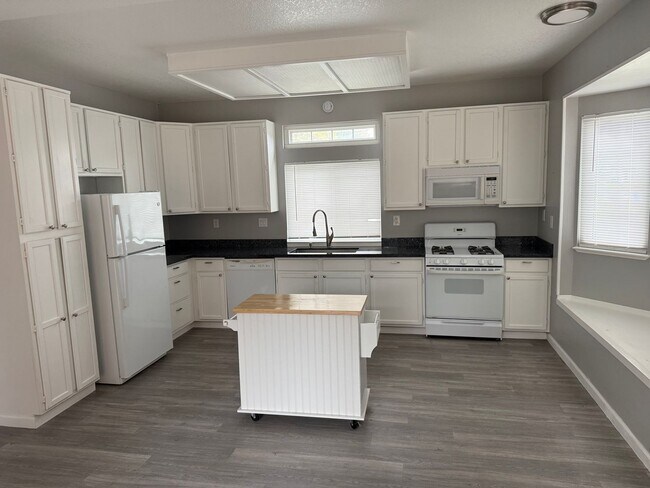 Foto del edificio - Remodeled 4-bedroom Oakley Rental Opportunity!