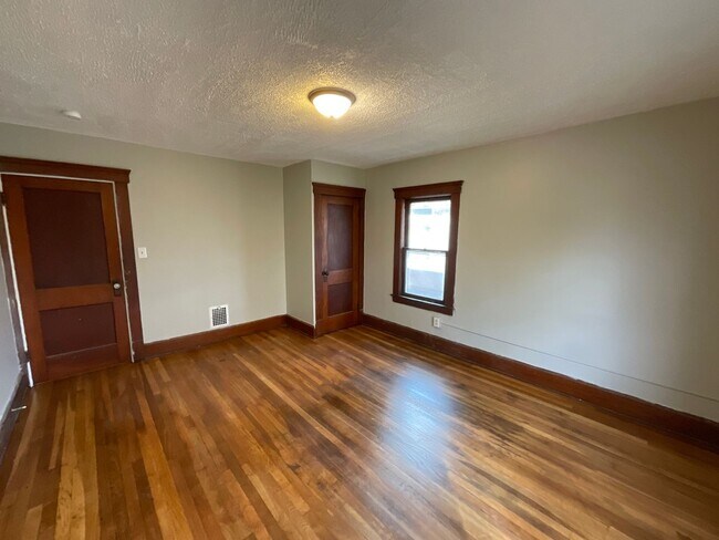 Building Photo - 210 14th Street