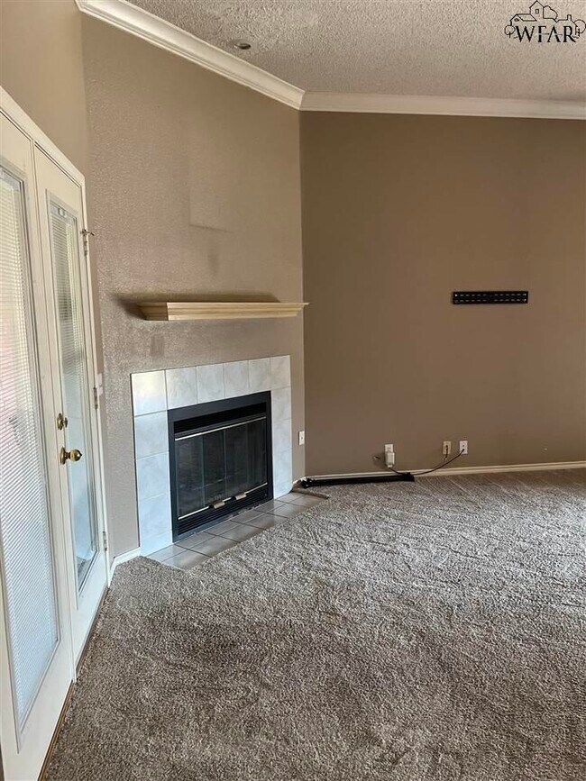 Building Photo - 822 Sugarbush Ln