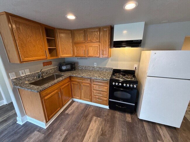 Foto del edificio - 696 Eisenhower Ct NW