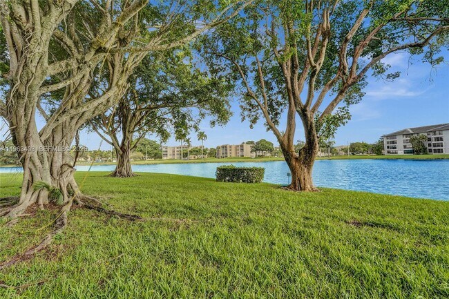 Foto del edificio - 9440 Poinciana Pl